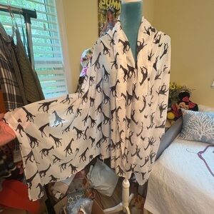 EUC, Giraffe Print Scarf. 72 x 36